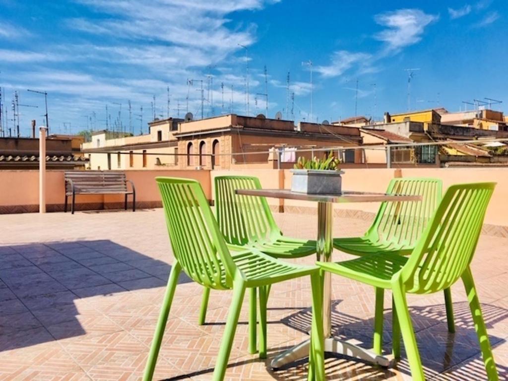 Panoramic Castle Trastevere Apartment